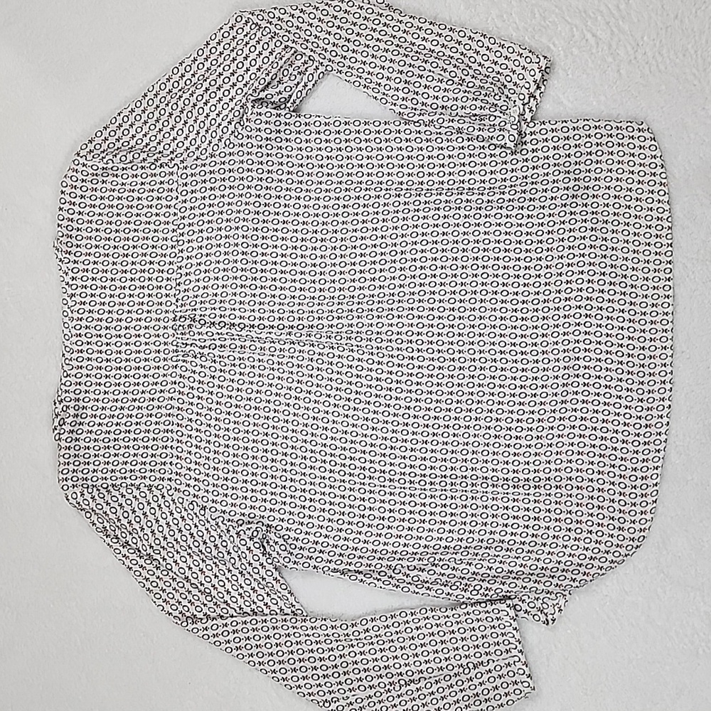 Pleione Long Sleeve All Over Pattern V-Neck Blouse - Picture 8 of 11